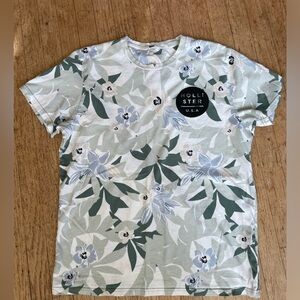 Hollister floral tee shirt